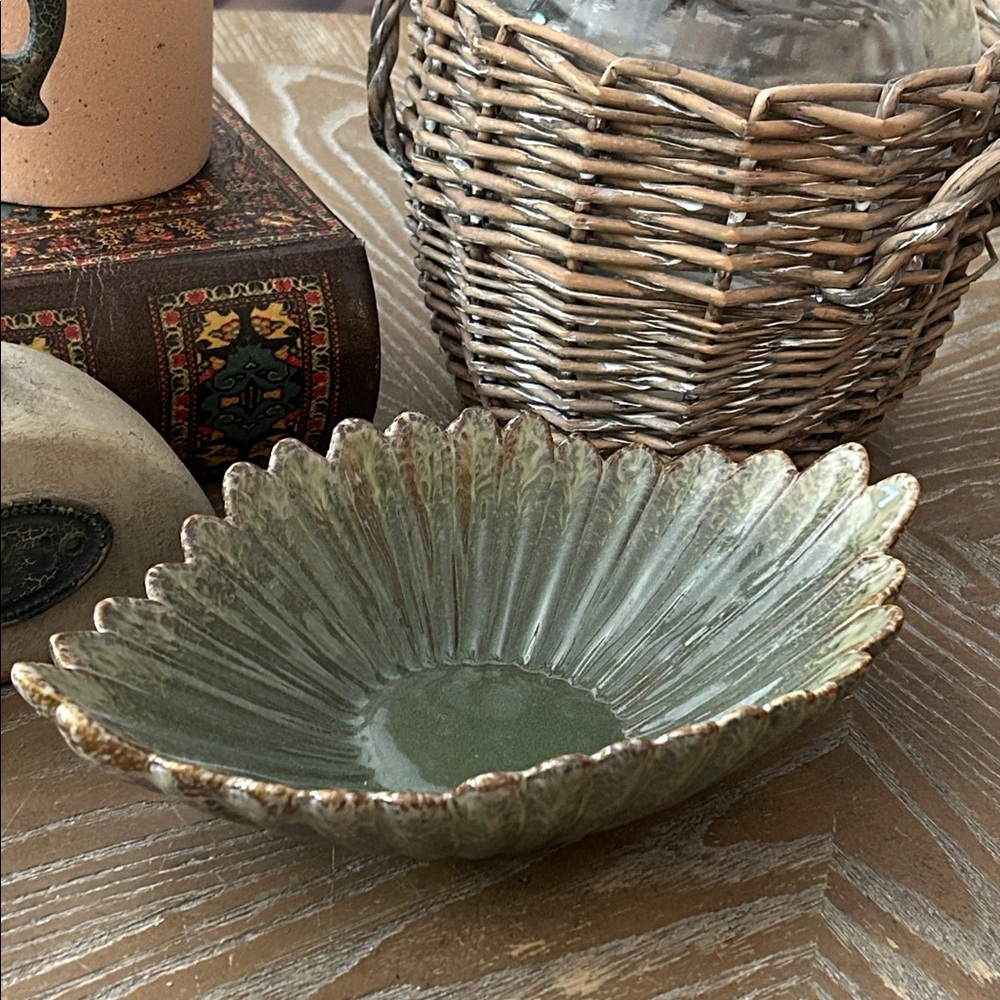 NEW! Vintage Inspired Cottage Farmhouse Sunflower Flower Serving Bowl